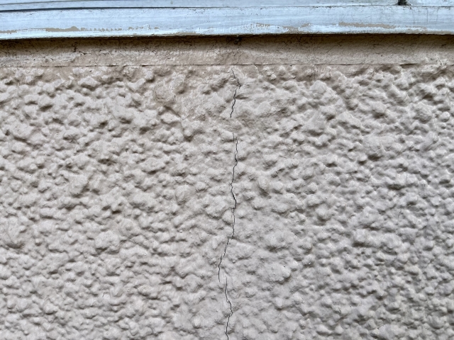 ヘアークラック(髪の毛程度の細いひび割れ)