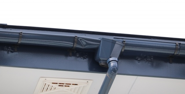 ゲリラ豪雨や雹 雨樋の被害と工事内容