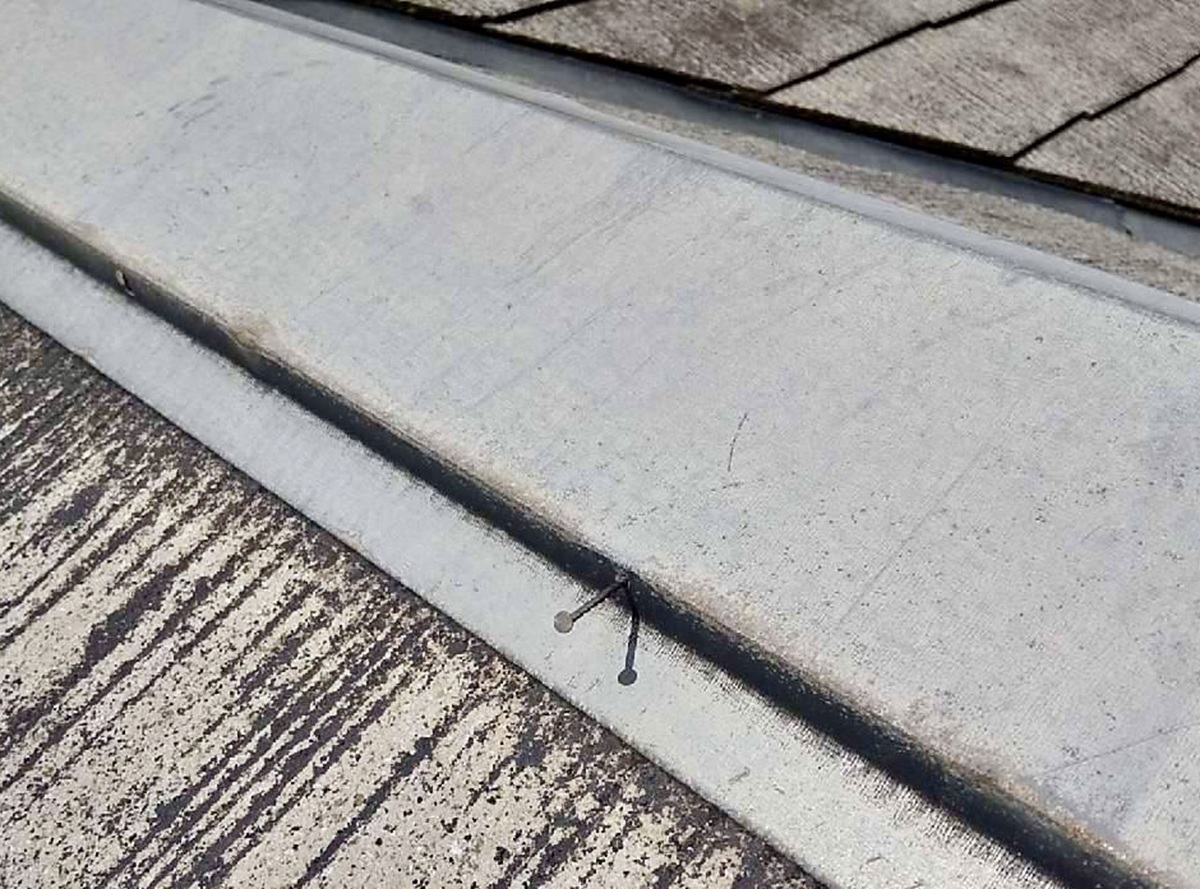 棟板金の釘の浮き対策完全ガイド|メンテナンス時期と費用相場を徹底解説