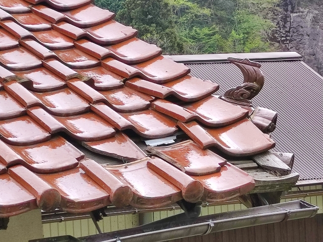 瓦屋根の被害