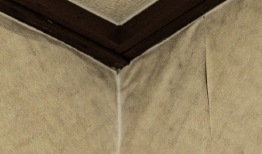 クロスが波打っている