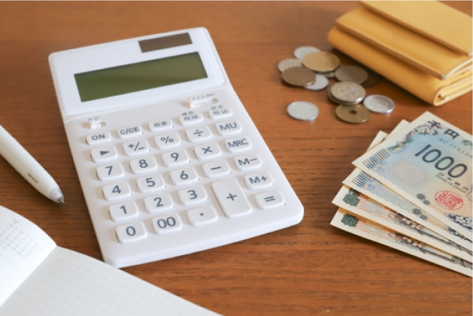 費用を計算する写真