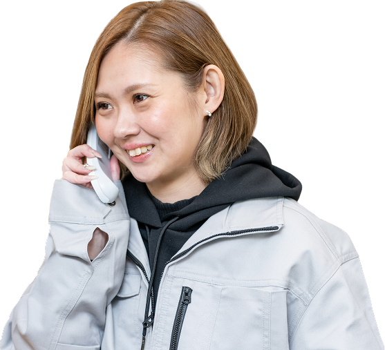 電話を受ける女性